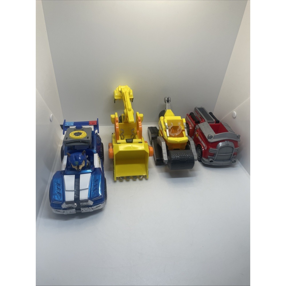 Paw Patrol Spin Master Lot Of 4 no animals